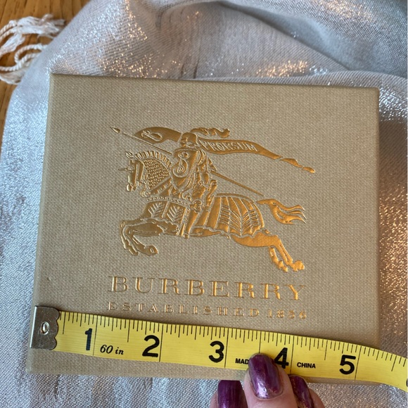 BURBERRY Golden Embossed Gift Box(Empty)5.5”x4.5”x 2”deep🎁Excellent Condition🔥 - Picture 3 of 7